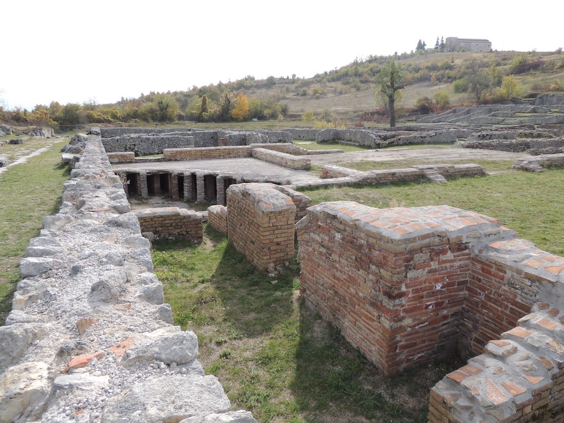 Baths of Alba Fucens-05.JPG